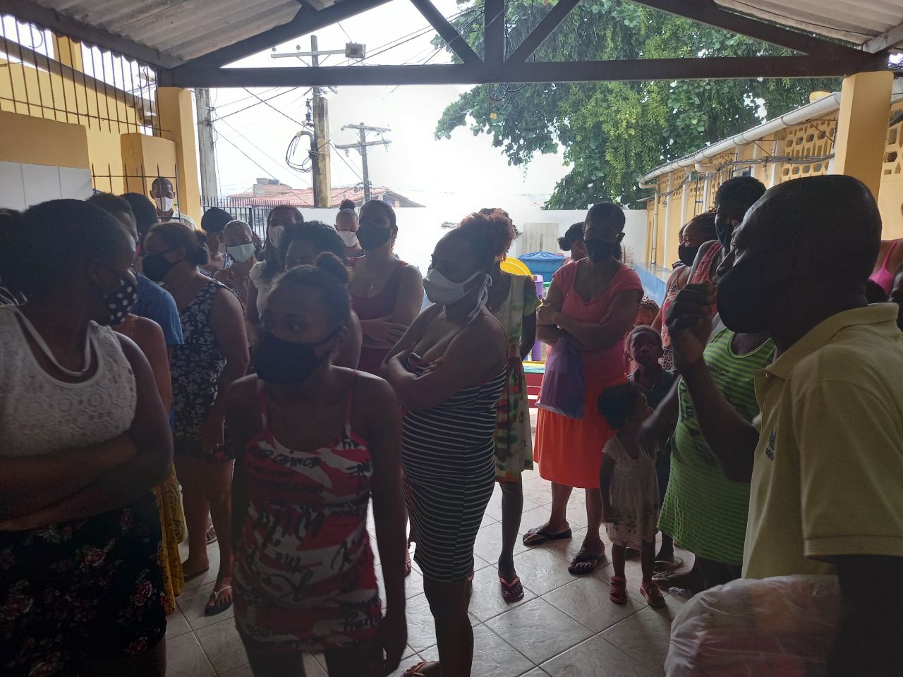 DISTRUIÇÃO DE CESTAS BÁSICAS 